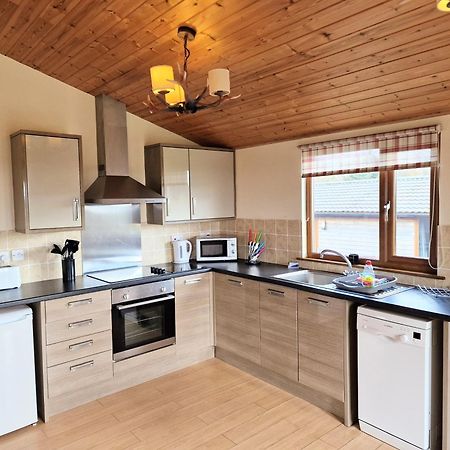 فيلا Lomond 5 With Private Hot Tub - Fife - Loch Leven - Lomond Hills - Pet Friendly Kelty المظهر الخارجي الصورة
