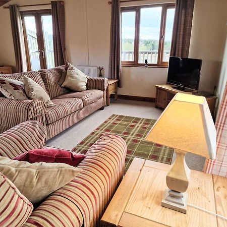 فيلا Lomond 5 With Private Hot Tub - Fife - Loch Leven - Lomond Hills - Pet Friendly Kelty المظهر الخارجي الصورة